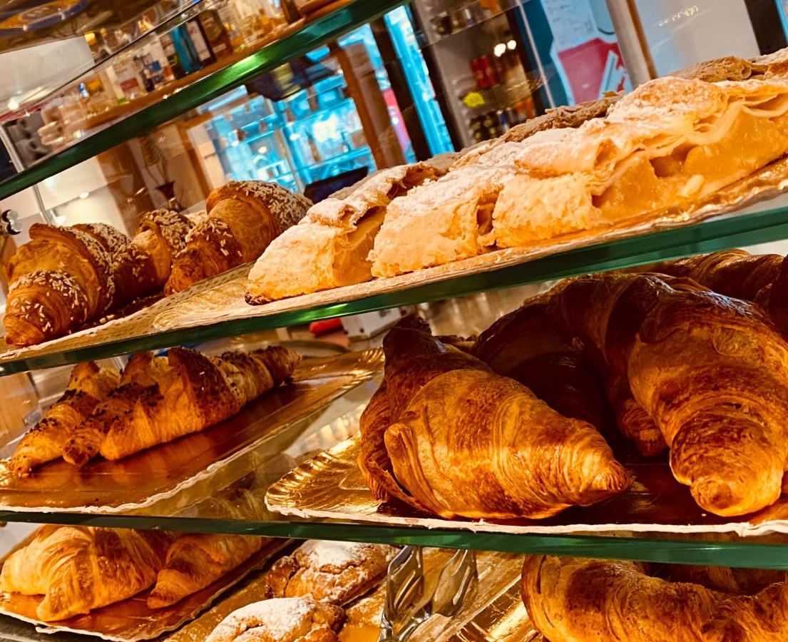 Bed and Breakfast Michelangelo House Trento Esterno foto